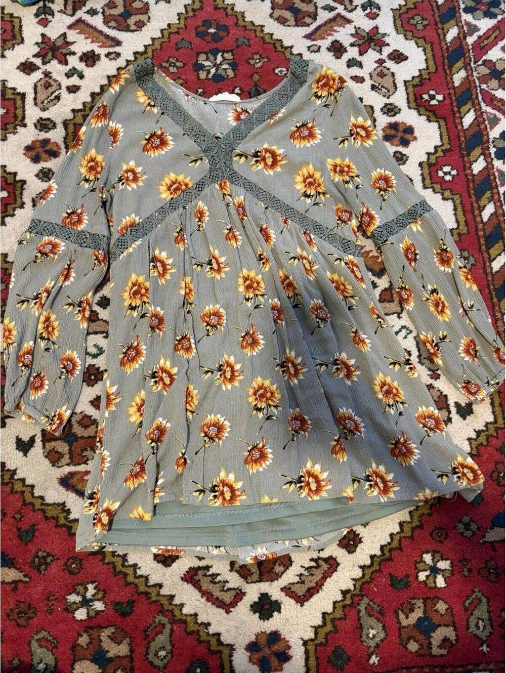 Entro Floral V-Neck Long Sleeve Lace Accent Pullover Blouse Gray Size S